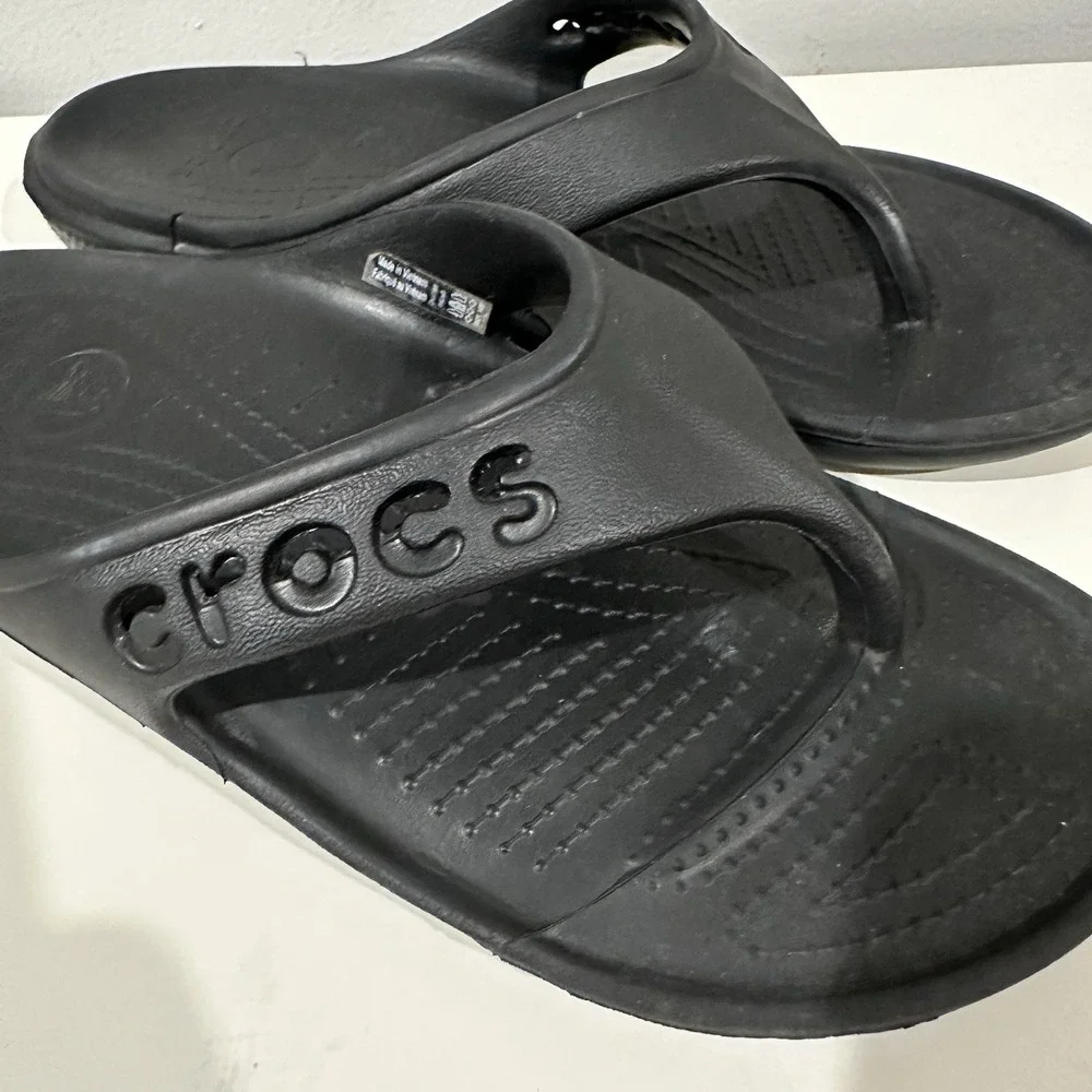 Crocs Unisex‎ Baya II Flip Flops, Black, Men's 6 Women's 8.